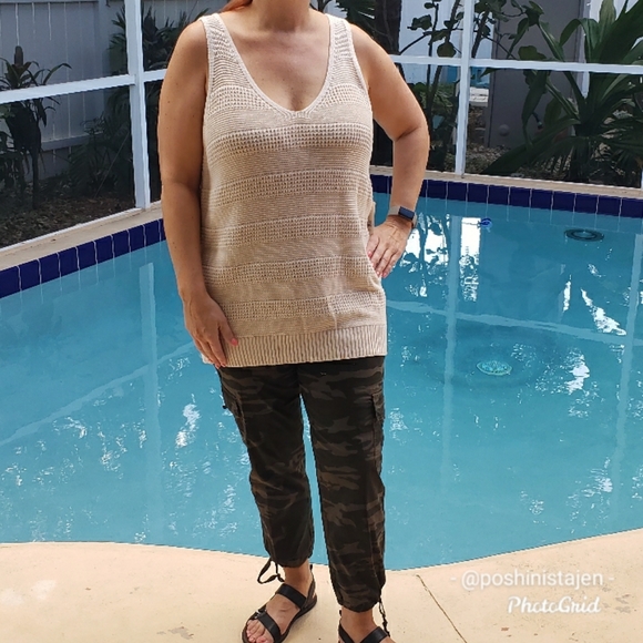 NWT a.n.a V Neck Sleeveless Pullover Sweater - Picture 10 of 11